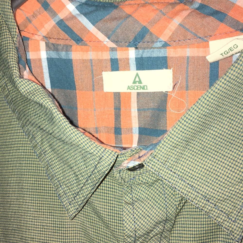 Button down SS shirt. - Picture 2 of 4